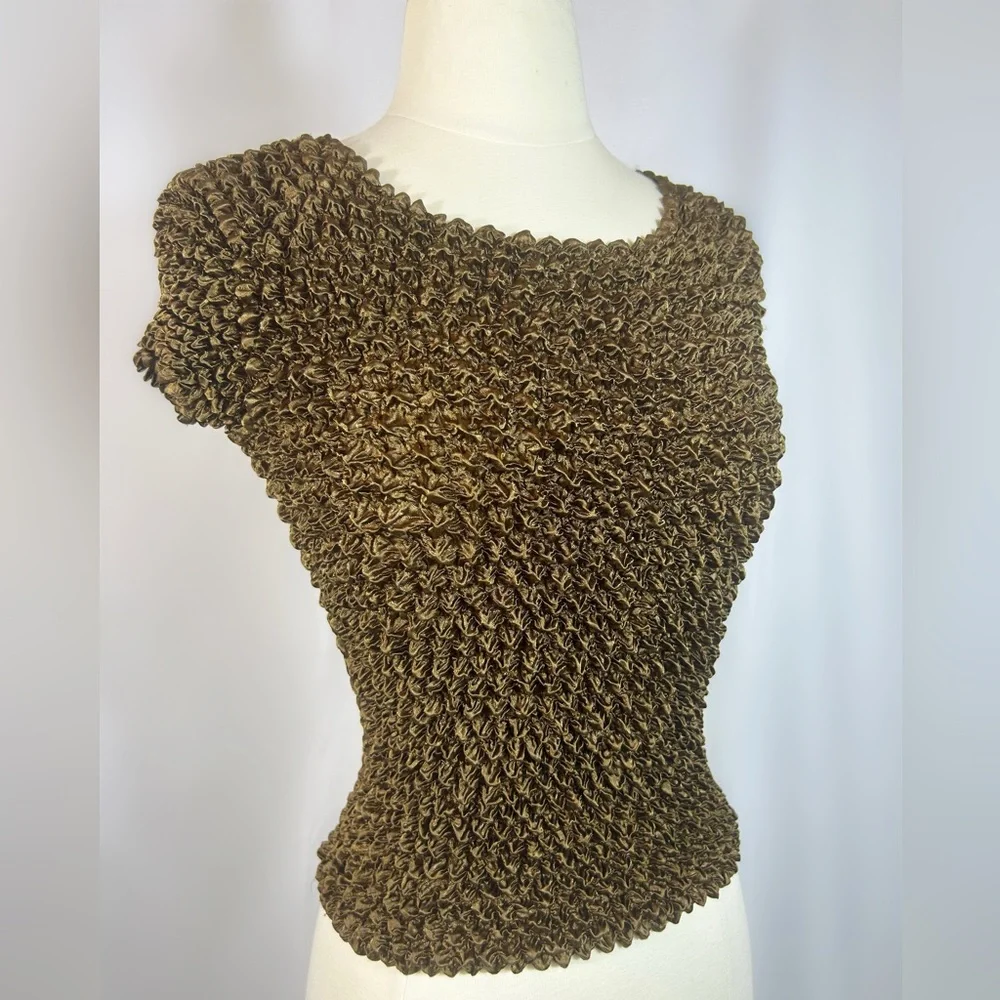 UNBRANDED TEXTURED SHORT SLEEVE - Picture 1 of 4